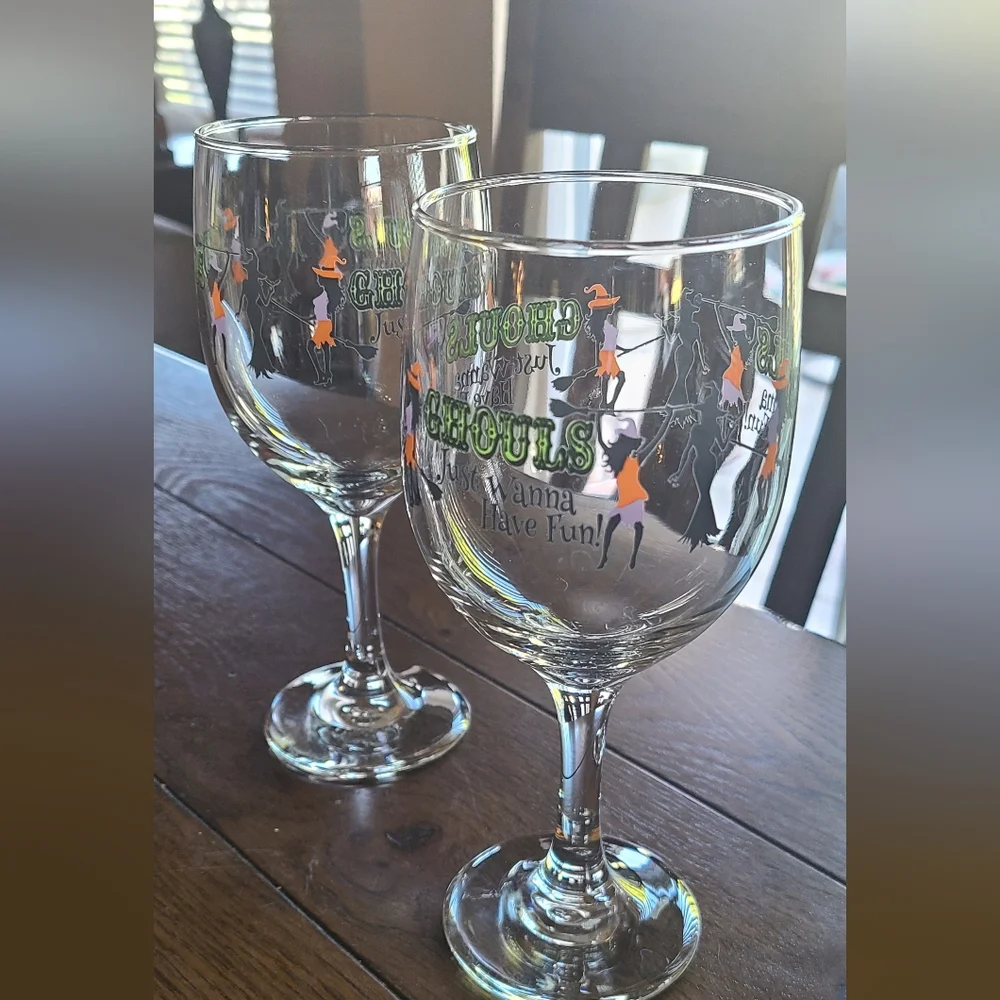 Four Halloween wine glasses no chips.